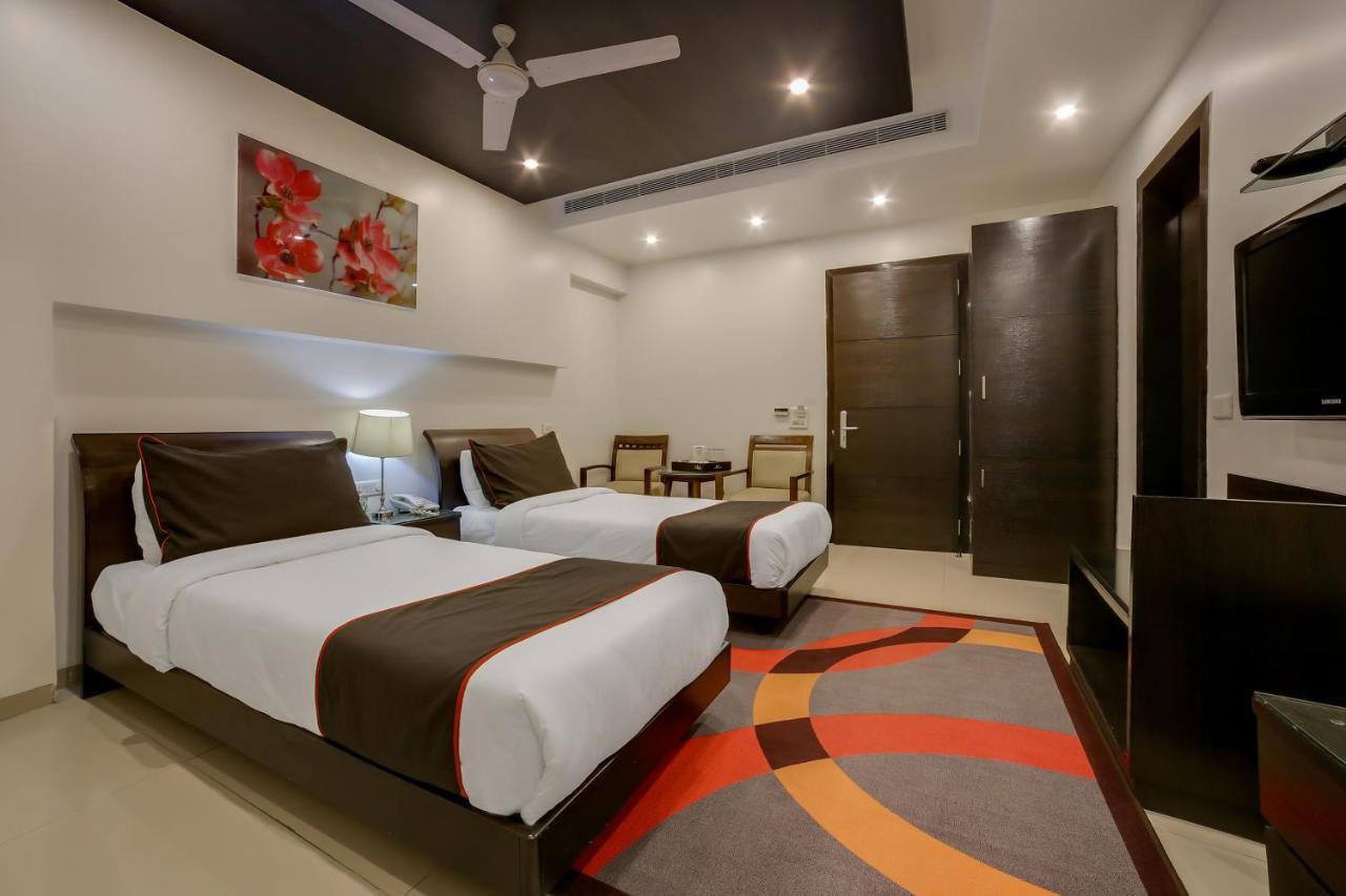 Hotel Townhouse Oak Safdarjung Nuova Delhi Esterno foto